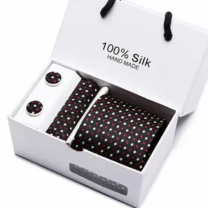Groothandel Nieuw Ontwerp Vlinderdas Set Pocket Vierkante Luxe Polyester Heren Skinny Stropdas & Pocket Square Set