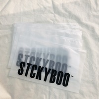 Sacs d'emballage pliables en plastique PE recyclable avec fermeture éclair, estampage à chaud et tailles personnalisées pour le stockage de vêtements, chaussures et fourrures