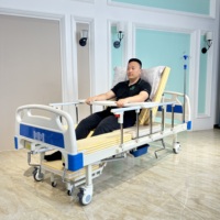 Lit médical multifonctionnel réglable pour personnes âgées avec poteau IV