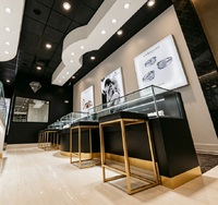 Vitrine de présentation de bijoux de luxe noire et dorée, vitrine en verre haut de gamme avec éclairage LED pour les boutiques de bijoux haut de gamme