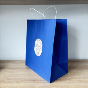 ถุงกระดาษคราฟท์สีน้ำเงินพิมพ์ลายแบบพรีเมียม ปี 2026 พร้อมหูหิ้วแบบเกลียว สำหรับบรรจุภัณฑ์ของขวัญและเบเกอรี่สุดหรู - Product Image 4