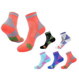 Chaussettes <span class=keywords><strong>de</strong></span> course professionnelles personnalisées Marathon <span class=keywords><strong>Bas</strong></span> <span class=keywords><strong>de</strong></span> compression Chaussettes d'entraînement courtes et épaissies - Product Image 1