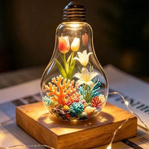 Escultura de Resina en Forma de Bombilla con Tulipán y Coral - Adorno de Resina Epoxi Hecho a Mano para Decoración del Hogar y Escritorio - Product Image 2