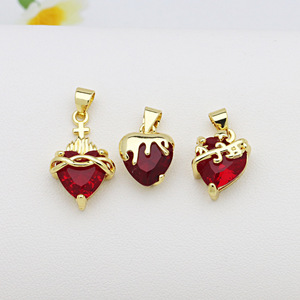 <span class=keywords><strong>Colgante</strong></span> de Corazón <span class=keywords><strong>Rojo</strong></span> Intenso HD408 al por Mayor con Circonita Grande, Hecho de Latón Bañado en Oro de 18K, Accesorio para Collar - Product Image 4