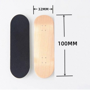 Mini-skateboards en bois d'érable personnalisés avec grip tape, cadeau de fête - Product Image 5