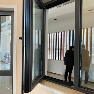 Combinaison <span class=keywords><strong>porte</strong></span>-fenêtre en aluminium à rupture <span class=keywords><strong>de</strong></span> pont thermique série 95, <span class=keywords><strong>porte</strong></span> à battants robuste avec <span class=keywords><strong>seuil</strong></span> en aluminium intégré pour balcon - Product Image 2