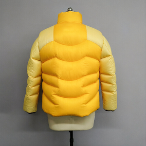 Piumino <span class=keywords><strong>Uomo</strong></span> Personalizzato Bicolore Giallo con Collo Alto e Cappuccio, Imbottito in Piuma d'Oca - Product Image 2