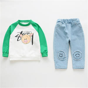 Conjunto de Ropa de Otoño para Niñas, Diseño en Línea, Camiseta con Estampado y Jeans, Producto Nuevo del Mercado Chino - Product Image 1