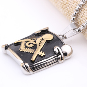 Collar con colgante de escudo masónico de acero inoxidable con símbolo masónico dorado y diseño de esmalte negro para hombres y mujeres - Product Image 2