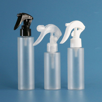 Bouteille en plastique givrée avec bouchon pulvérisateur noir pour toner, conteneur en plastique PET pour soins de la peau, 100 ml, 120 ml, 150 ml