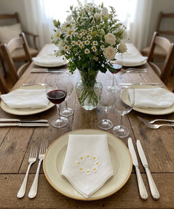 Nuevas Servilletas de Lino Clásicas Cuadradas Bordadas con Flores de Margarita Blancas de 50x50cm, Hechas a Mano, Lavables a Máquina, para la Cena - Product Image 1