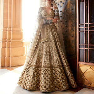 Lehenga Choli Dorado Bordado con Dupatta, Traje Tradicional Indio para Bodas, para Mujer, Material de Seda, Largo hasta el Suelo, Corte Holgado - Product Image 1