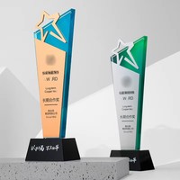 Trophée carré en cristal de luxe moderne avec logo personnalisé gravé au laser et imprimé UV, sur base en marbre noir et blanc