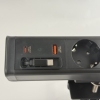Prise de prises électriques de table UK/EU/US avec pince de câble USB C rétractable à charge rapide sur la prise de courant de bord de bureau