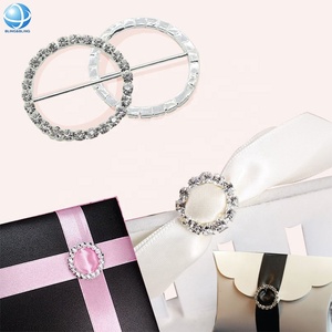 <span class=keywords><strong>Boucle</strong></span> coulissante ronde en argent avec embellissement en strass à 1 rangée minimaliste pour décor de boîtes-cadeaux en ruban - Product Image 1
