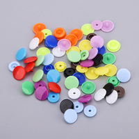Kancing Tekan Plastik Resin Bulat Warna-warni Berkualitas Tinggi SAS Hot Sale T3 T5 T8 4 Bagian untuk Pakaian Bayi