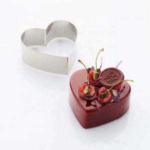 Juego de 3 Moldes para Pastel de Mousse en Forma de Corazón de Acero Inoxidable para Postres y Moldes Metálicos para Pastel en Forma de Corazón para el Día de San Valentín - Product Image 3