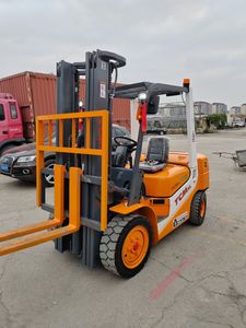 מלגזות דיזל TCM משומשות, עם משקל עבודה של 3 טון, וגם דגמים של 3.5 ו-5 טון. - Product Image 6