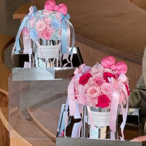 Ramo de Rosas Eternas en Cubo Decorativo, Regalo para el Día de San Valentín o Graduación, para Amigas y Mejores Amigas - Product Image 3