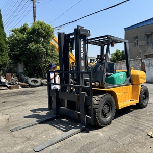 Montacargas Diésel Komatsu FD70 Usado de 7 Toneladas con Desplazador Lateral Hidráulico, Neumáticos Sólidos, Mástil de Dos Etapas, Tracción Delantera en Venta en Shanghái Jinshan - Product Image 6