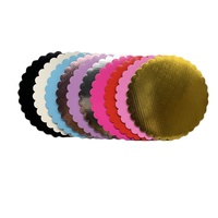 Plateau à gâteau rond festonné multicolore personnalisé en or, rose, bleu, rouge, noir pour la présentation de pâtisseries d'anniversaire et de mariage