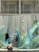 Installation artistique géante en organza G-011 pour la décoration d'atrium de centre commercial et l'exposition d'œuvres d'art