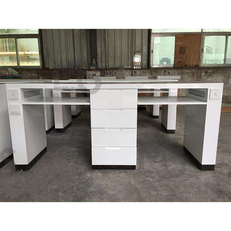 Mesa de salón de uñas