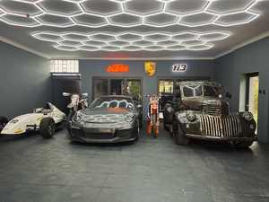 Fabricant en gros personnalisé Guangdong <span class=keywords><strong>automobile</strong></span> LED coin nid d'abeille lumières hexagonales portable lampe sur pied alimentation ca pour garages - Product Image 4