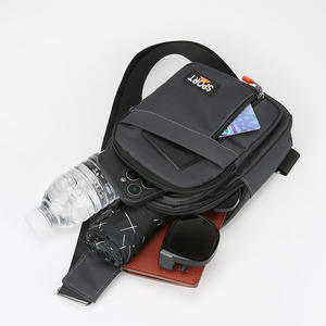 Bolso deportivo de nailon para hombre, bolso cruzado informal resistente al agua y resistente al desgaste, color negro, para atuendos diarios y actividades al aire libre - Product Image 1