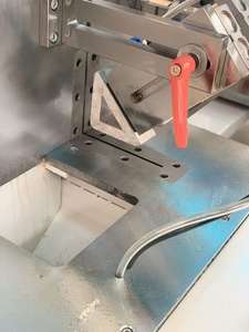 Scie à découper automatique CNC pour connecteurs d'angle, destinée aux machines de fabrication de fenêtres et de portes - Product Image 5