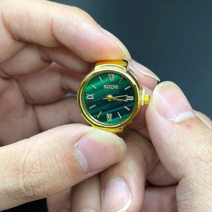 Femmes Hommes Couple Punk Elastic Bracelet en acier inoxydable Mini Round Green Digital Quartz Finger Watch Rings for Teens Clock Anillos - Product Image 3