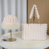 Bolso Bandolera de Felpa de Gran Capacidad para Otoño e Invierno 2026, Estilo Moderno con Peluche