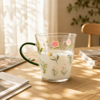 Mug en verre imprimé floral avec anse verte, motif fleurs sauvages, tasse transparente pour lait, thé, eau, jus