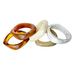 Ensemble de bracelets en résine à motif marbré blanc et brun classique, sculpture artistique unique, artisanat mignon, accessoires décoratifs pour femme - Product Image 1