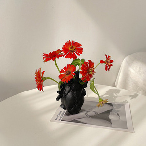Heart-Shaped <b>Ceramic</b> <b>Vase</b> Matte Finish White Black Minimalist European Style Tabletop Decor Valentine's Day Gift - Product Image 2