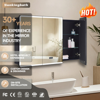 Armoire de salle de bain murale triple porte en acier inoxydable avec miroir LED, anti-buée, grande capacité de rangement et étagères réglables