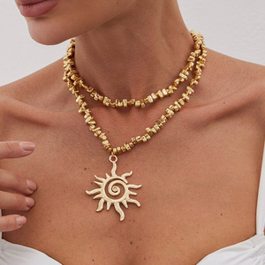 Collar de Moda con Colgante de Sol Encajado, Certificación CE, Diseño Retro Hueco Irregular y Superpuesto - Product Image 1