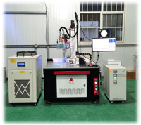 Machine de soudage laser à fibre automatique avec plateforme CNC et suivi de la couture pour boîtiers de batteries au lithium et quincaillerie de cuisine