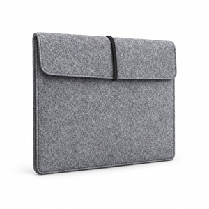 Funda para Portátil con Solapa de Fieltro y Cierre de Cordón Elástico, Bolsillo Frontal Tipo Sobre, Aprox. 38x27cm, Logotipo Personalizado Serigrafiado, Venta al Por Mayor para Empresas - Product Image 1