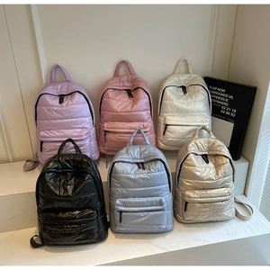 Sac à dos unisexe en polyester imperméable avec fermeture éclair, nouveau modèle d'hiver, style coréen tendance, design perlé, avec logo personnalisé - Product Image 4