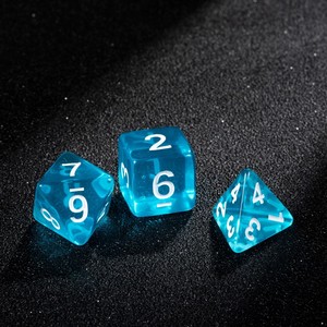 Vente en gros usine : Ensemble de dés polyédriques transparents bleu clair, personnalisables, pour jeux de table en vrac, DND et <span class=keywords><strong>RPG</strong></span> - Product Image 5