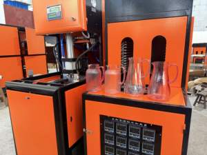 Máquina <span class=keywords><strong>de</strong></span> Moldeo por Soplado por Estiramiento <span class=keywords><strong>de</strong></span> 2 Cavidades para Teteras con Asa, Máquina <span class=keywords><strong>de</strong></span> Soplado <span class=keywords><strong>de</strong></span> PET Semiautomática - Product Image 4