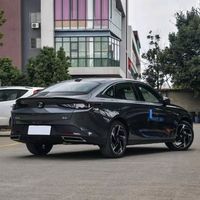 Changan Yida 2023 Nouvelle Voiture Essence 1.5T GDI DCT Modèle Haut de Gamme Berline Intérieur Couleur Foncée Gauche 5 Portes 5 Places