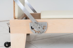 Équipement de Pilates portable durable fabriqué par des professionnels, lit de réforme Pilates en érable - Product Image 3