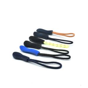 Nouveau design en relief personnalisé avec logo de marque pour vêtements et sacs à main, tirettes de fermeture éclair en silicone personnalisées à verrouillage automatique - Product Image 4