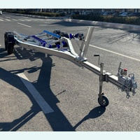 Vente directe Remorque de bateau en aluminium à double essieu de 21 pieds avec couchettes en polyéthylène, poids total de 450 kg, adaptée aux bateaux de 20 pieds, capacité de charge de 2550 kg