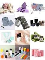 Boîte cadeau de luxe en carton pour bijoux avec pochette en microfibre et fente pour carte de remerciement, fermeture magnétique universelle, vente en gros personnalisée