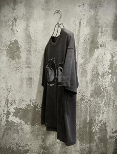 T-shirt ample en coton épais personnalisé avec impression sérigraphique, manches courtes, style vintage délavé et usé pour homme, fabriqué par HG. - Product Image 3