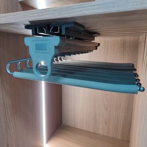 <span class=keywords><strong>Porte</strong></span>-pantalons multifonctionnel à fermeture douce, accessoire de garde-robe à montage supérieur avec support à <span class=keywords><strong>pantalon</strong></span> en forme de V pour le rangement de la salle de bain - Product Image 2