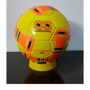 Ballon de football en PVC de qualité supérieure, taille 5, léger, cousu à la main, design imprimé, idéal pour l'entraînement des jeunes et l'utilisation récréative - Product Image 1
